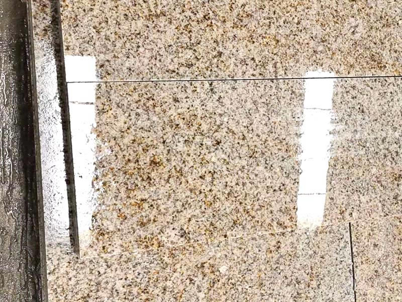 北京黄锈石安装.jpg